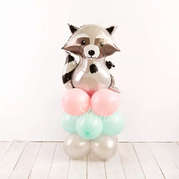 Raccoon balloon pillar